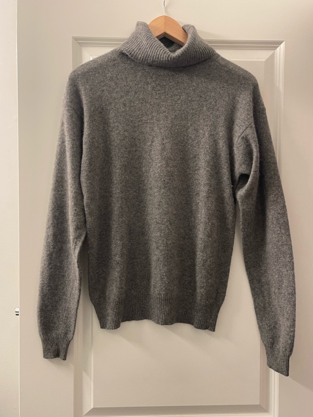 Sutton Studio Cashmere Gray Turtleneck Sweater